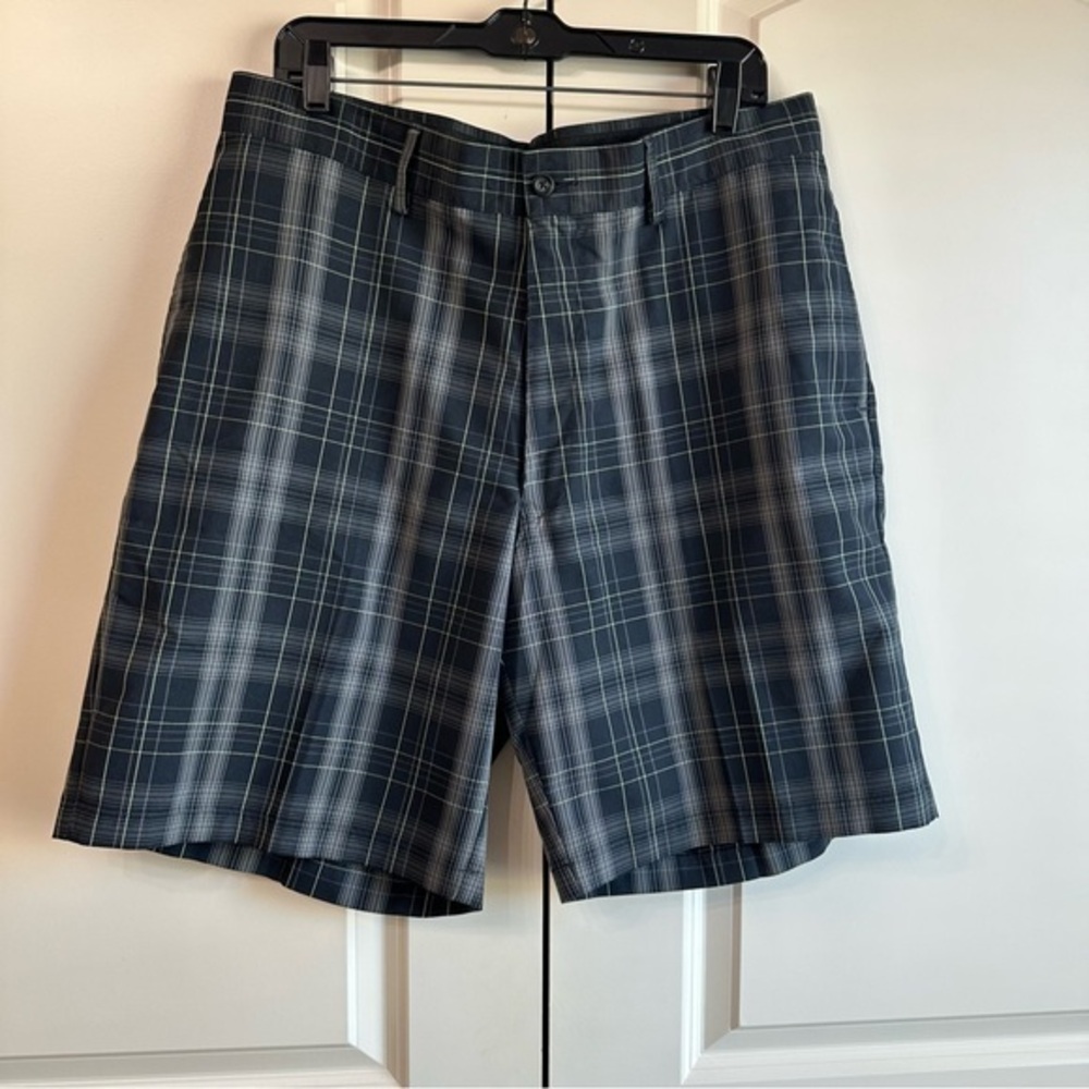 Men’s pro tour cool play golf shorts from Belks